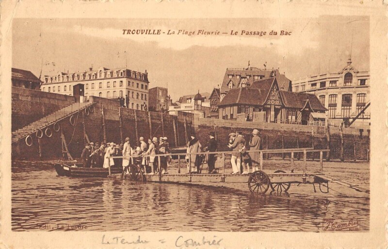 Carte postale ancienne Trouville Le Passage Du Bac
