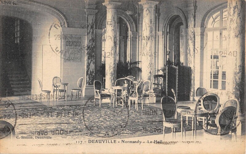 Carte postale ancienne Deauville Normandy Le Hall à Deauville