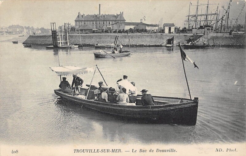 Carte postale ancienne Trouville Sur Mer Le Bac De Deauville à Deauville