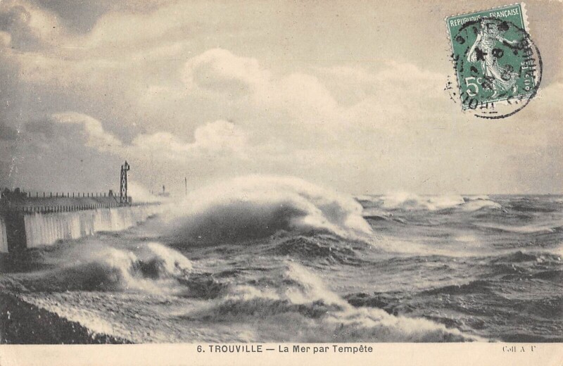 Carte postale ancienne Trouville La Mer Par Tempete