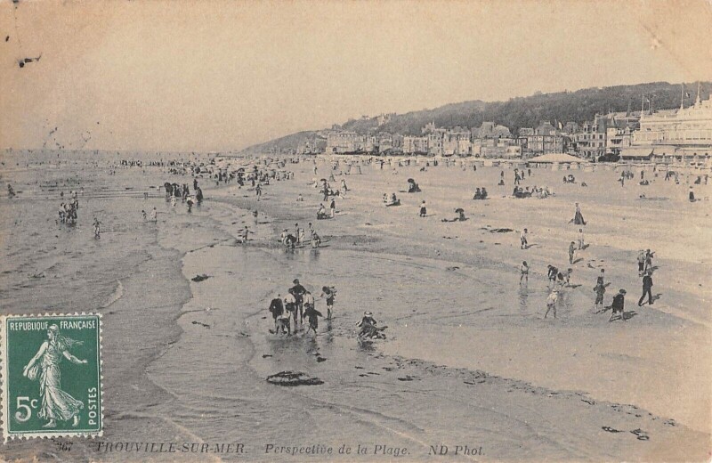 Carte postale ancienne Trouville Sur Mer Perspective De La Plage à Trouville-sur-Mer