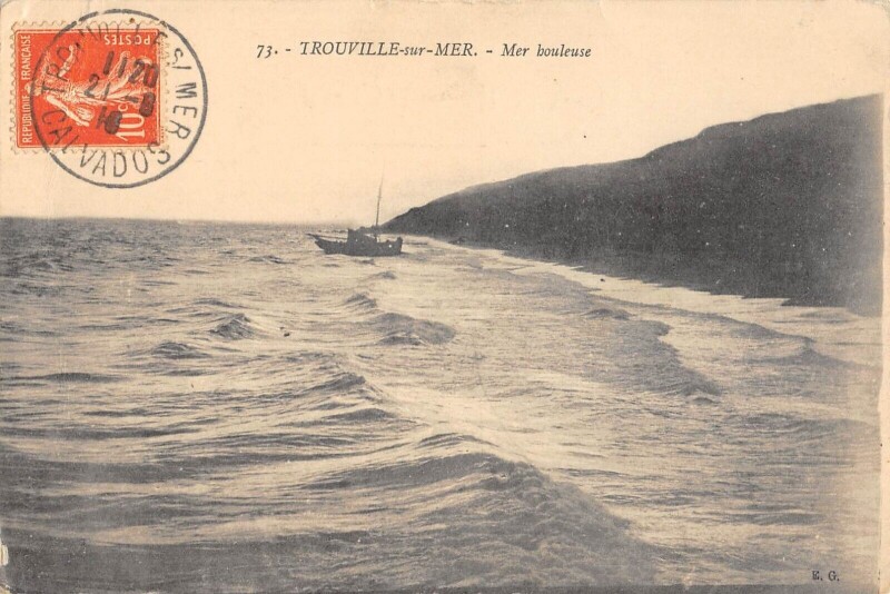 Carte postale ancienne Trouville Sur Mer Mer Houleuse à Trouville-sur-Mer