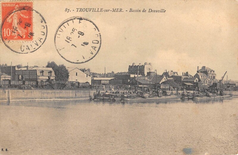 Carte postale ancienne Trouville Sur Mer Bassin De Deauville à Deauville