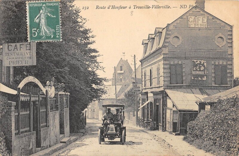 Carte postale ancienne Trouville Sur Mer Route D'Honfleur A Trouville Deauville à Deauville