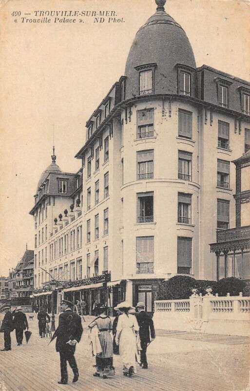 Carte postale ancienne Trouville Sur Mer Trouville Palace à Trouville-sur-Mer