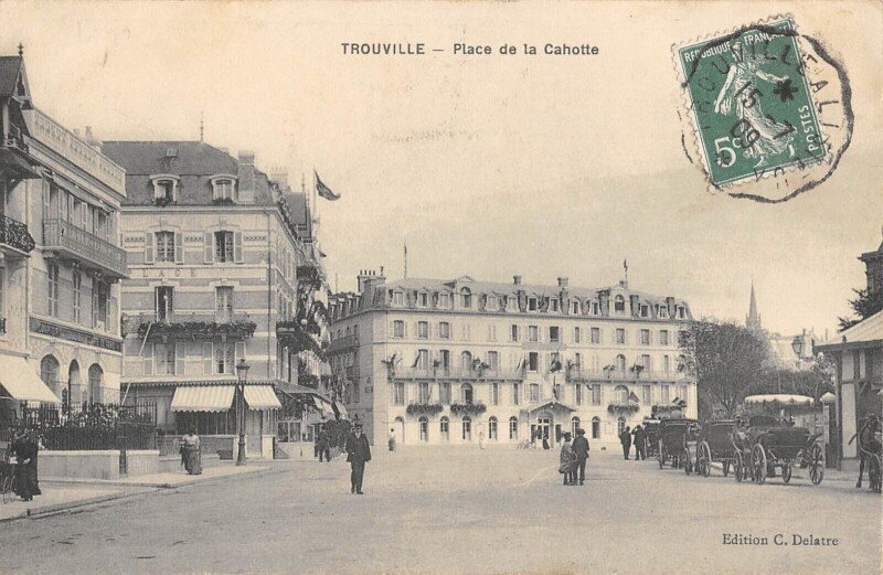 Carte postale ancienne Trouville Place De La Cahotte