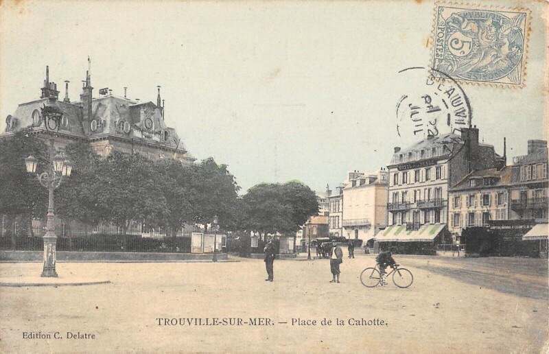 Carte postale ancienne Trouville Place De La Cahotte