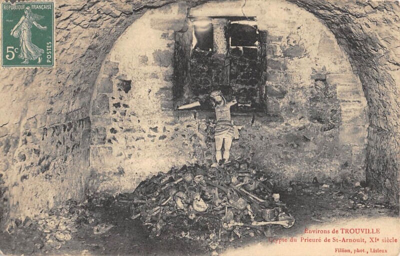Carte postale ancienne Env.de Trouville Crypte Du Prieure De Saint Arnoult à Saint-Arnoult