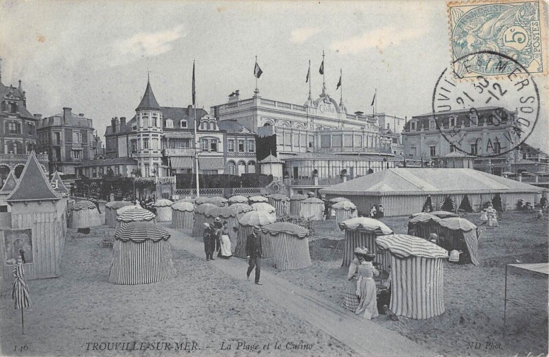 Carte postale ancienne Trouville Sur Mer La Plage Et Le Casino - Scene De Plage - Cabine à Trouville-sur-Mer