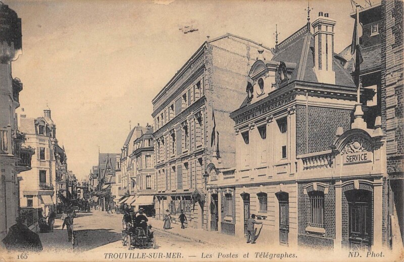 Carte postale ancienne Trouville Sur Mer Les Postes Et Telegraphes à Trouville-sur-Mer