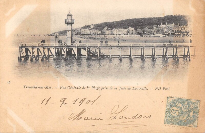 Carte postale ancienne Trouville Sur Mer Vue Generale De La Plage Prise De La Jetee De Deauville à Deauville