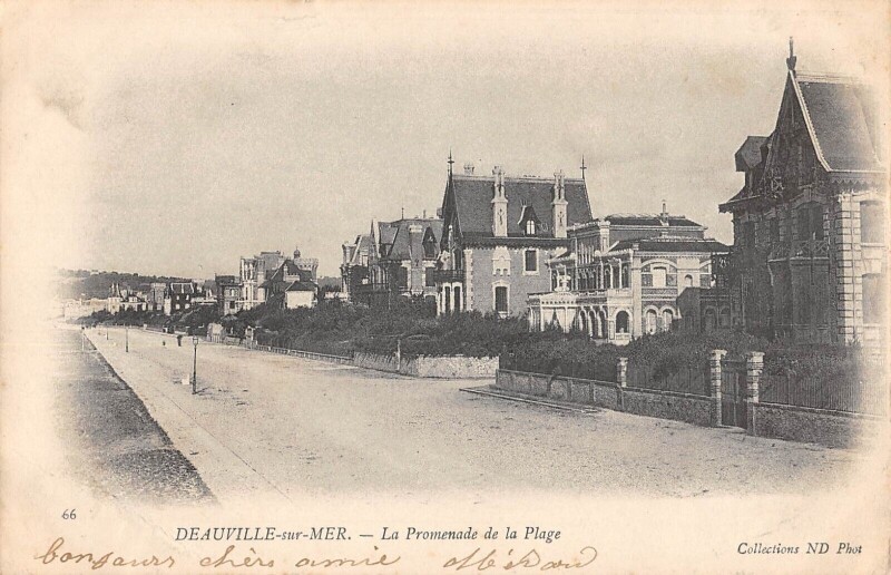 Carte postale ancienne Deauville Sur Mer La Promenade De La Plage à Deauville