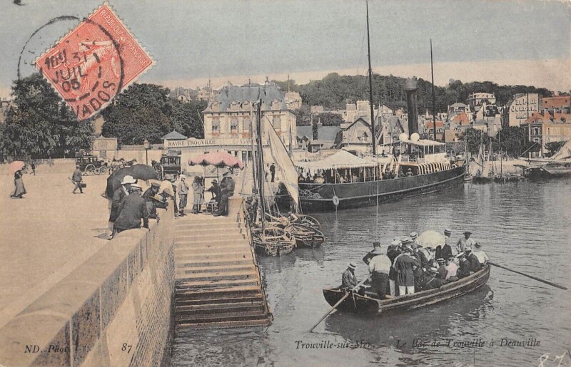 Carte postale ancienne Trouville Sur Mer Le Bac De Deauville A Trouville à Deauville