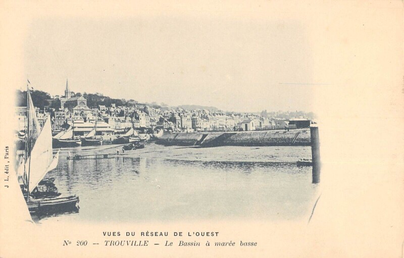 Carte postale ancienne Trouville Le Bassin A Maree Basse