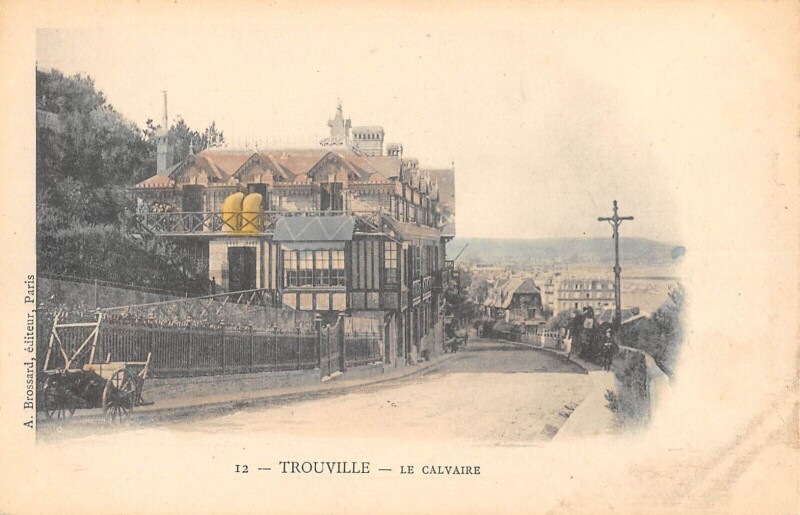Carte postale ancienne Trouville Le Calvaire