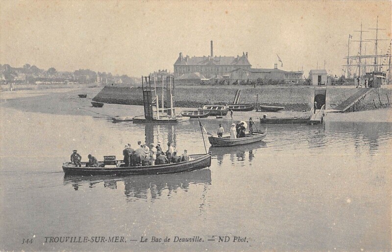 Carte postale ancienne Trouville Sur Mer Le Bac De Deauville à Deauville