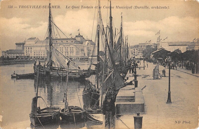 Carte postale ancienne Trouville Sur Mer Quai Tostain à Trouville-sur-Mer