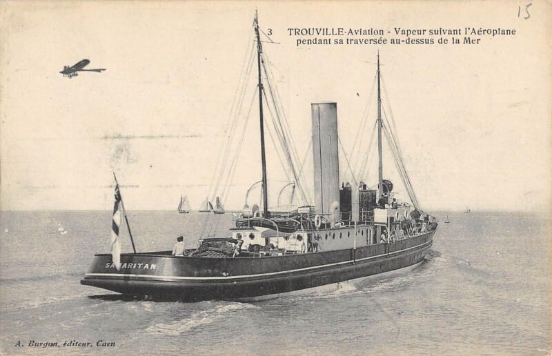 Carte postale ancienne Trouville Aviation Vapeur Suivant L'Aeroplane Pendant Sa Traversee Au Des