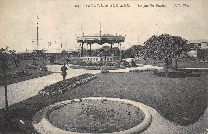 Carte postale ancienne Trouville Sur Mer Le Jardin Public à Trouville-sur-Mer