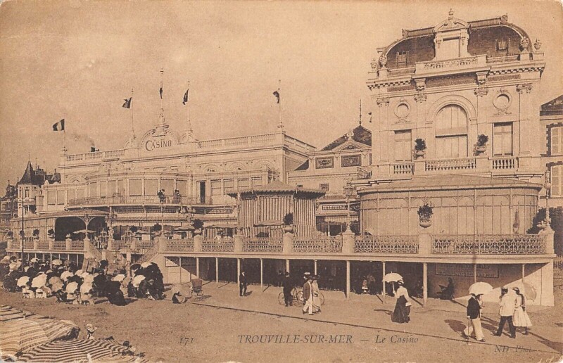 Carte postale ancienne Trouville Sur Mer Le Casino à Trouville-sur-Mer