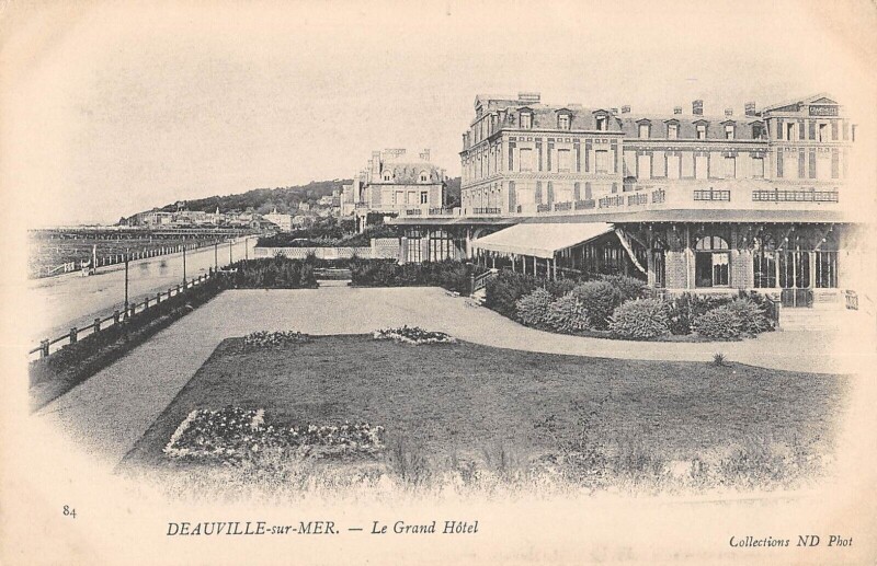 Carte postale ancienne Deauville Sur Mer Le Grand Hotel à Deauville