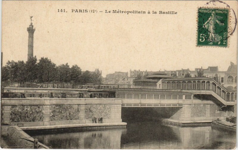Carte postale ancienne Paris 12e Le Métropolitain a la Bastille