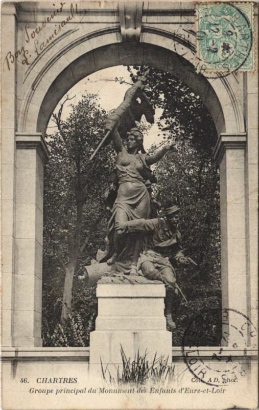 Carte postale ancienne Chartres Groupe principale du Monument des Enfants France à Chartres