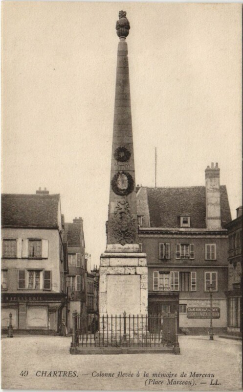 Carte postale ancienne Chartres Colonne elevee a la memoire de Marceau France à Chartres