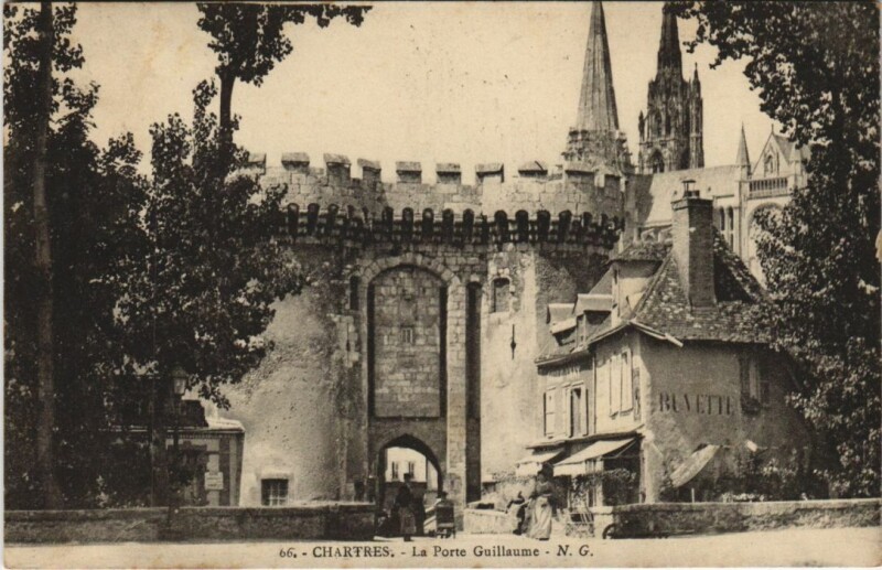 Carte postale ancienne Chartres Porte Guillaume France à Chartres
