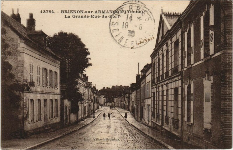 Carte postale ancienne Brienon La Grande Rue du Port France