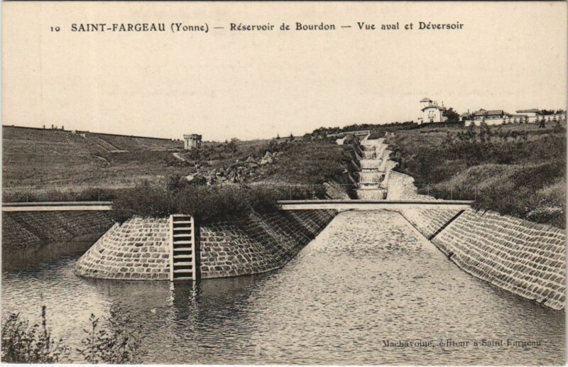 Carte postale ancienne Saint-Fargeau Vue aval et Deversoir France à Saint-Fargeau