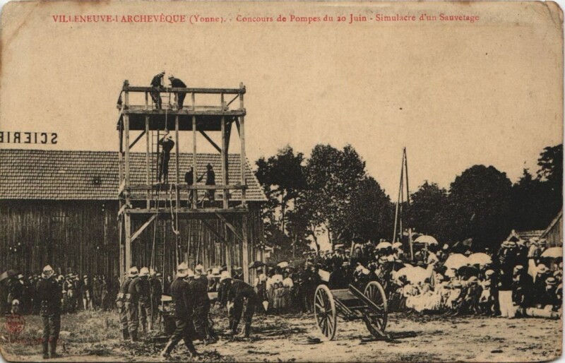 Carte postale ancienne Villeneuve-L'Archeveque Concours de Pompes du 20 Juin France