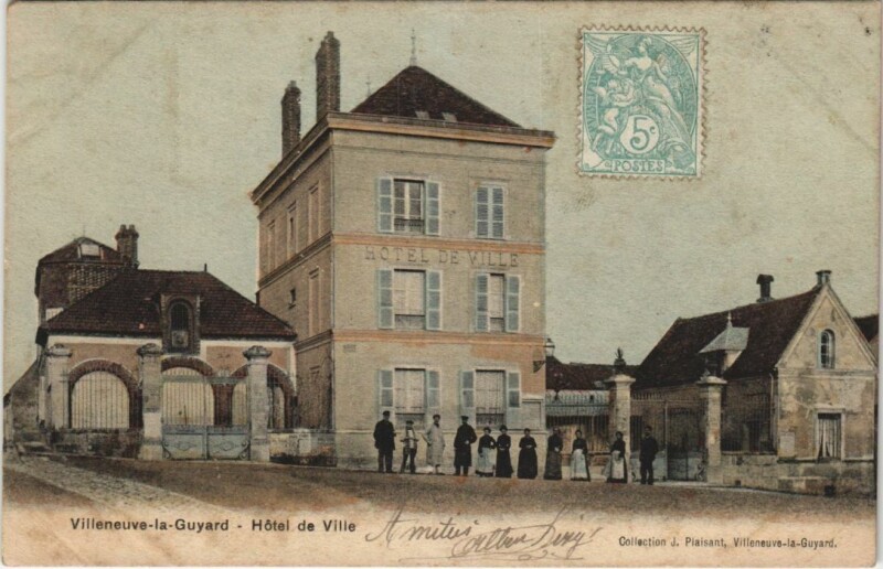 Carte postale ancienne Villeneuve la Guyard Hotel de Ville France à Villeneuve-la-Guyard