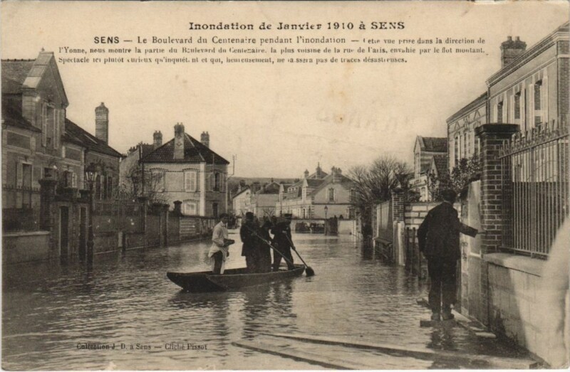 Carte postale ancienne Sens Le Boulevard de Centenaire France