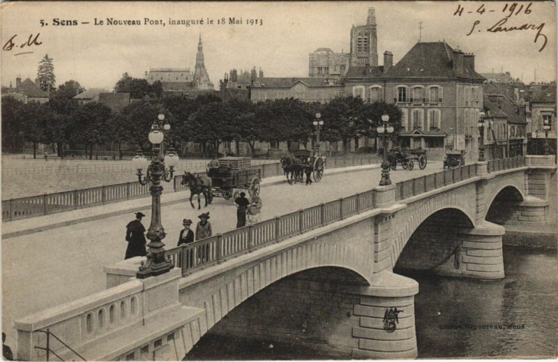 Carte postale ancienne Sens Le nouveau Pont France