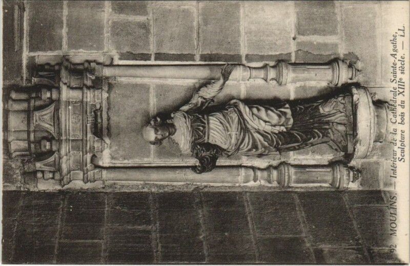 Carte postale ancienne Moulins Interieur de la Cathedrale Sainte-Agathe à Moulins