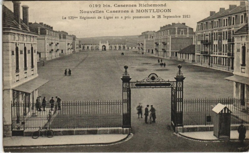 Carte postale ancienne Montlucon Carsernes Richemond - Nouvelles Casernes