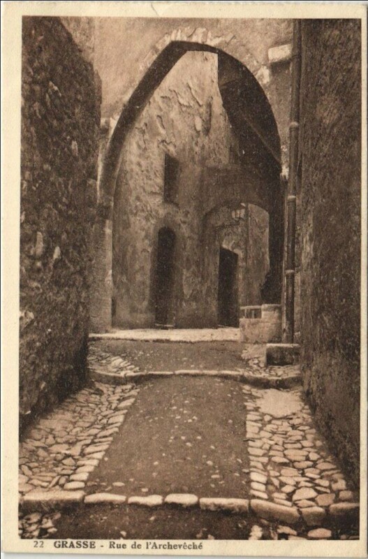 Carte postale ancienne Grasse Rue de l'Archeveche