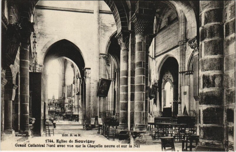 Carte postale ancienne Souvigny Eglise de Souvigny à Souvigny