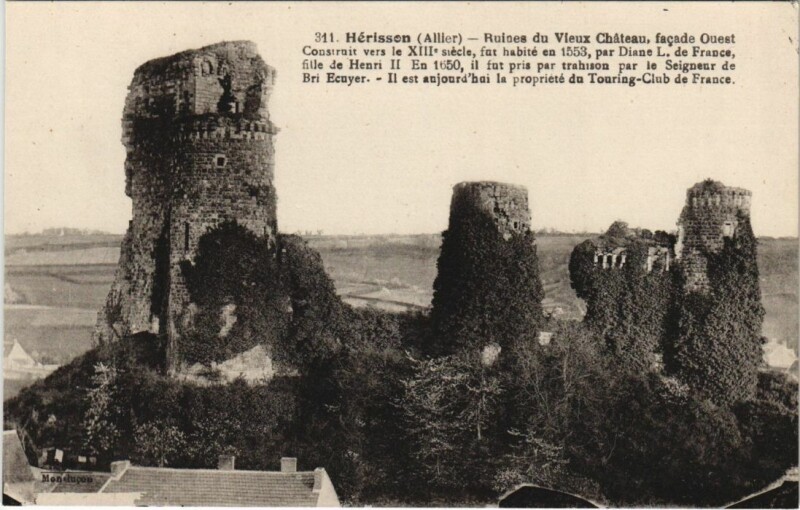 Carte postale ancienne Herisson Ruines du Vieux Chateau