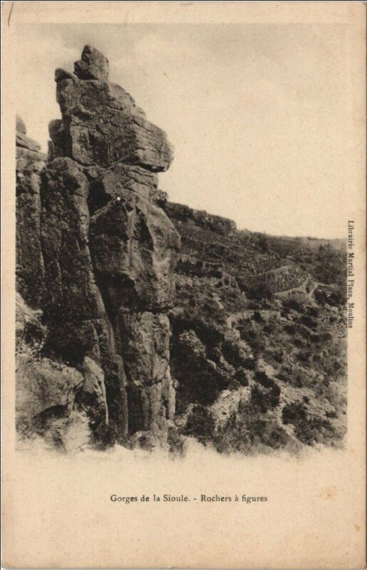 Carte postale ancienne Gorges de la Sioule - Rochers a Figures