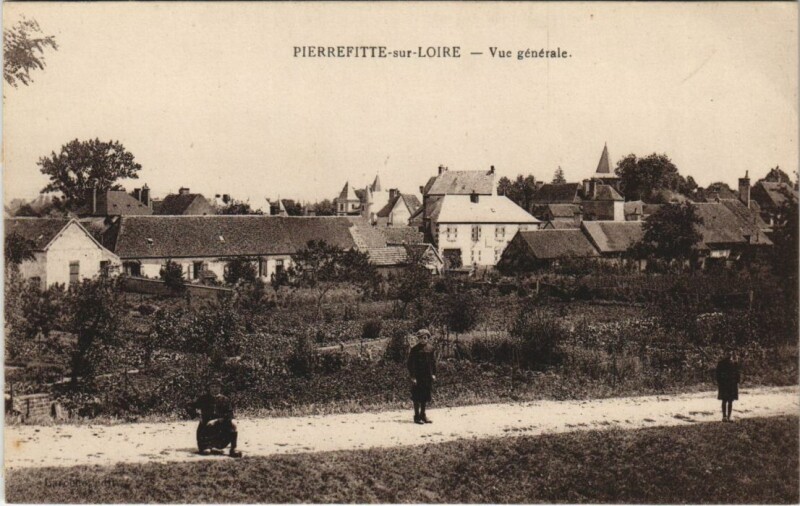 Carte postale ancienne Pierrefitte-sur-Loire Vue Generale à Pierrefitte-sur-Loire