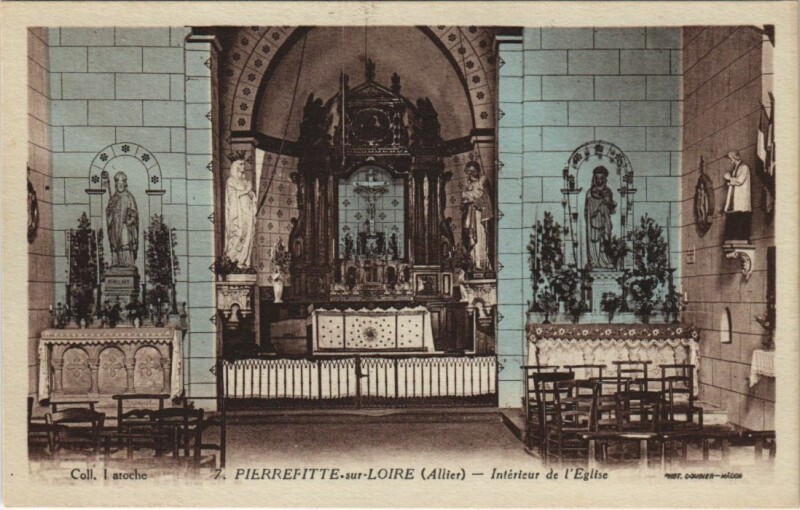 Carte postale ancienne Pierrefitte-sur-Loire Interieur de l'Eglise à Pierrefitte-sur-Loire