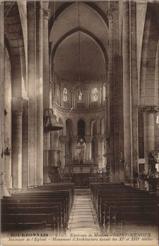 Carte postale ancienne Saint-Menoux Interieur de l'Eglise à Saint-Menoux