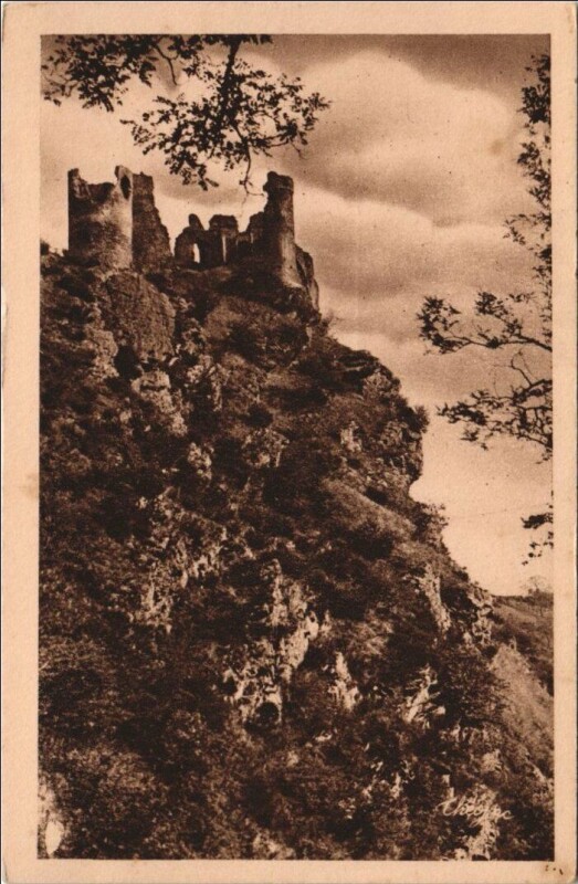 Carte postale ancienne Vallee de Chouvigny - Le Chateau Rocher à Chouvigny