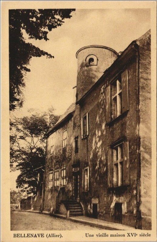 Carte postale ancienne Bellenaves Une Vieille Maison à Bellenaves