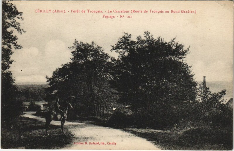 Carte postale ancienne Cerilly Foret de Troncais - Le Carrefour