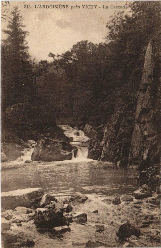 Carte postale ancienne L'Ardoisiere pres Vichy - La Cascade à Vichy