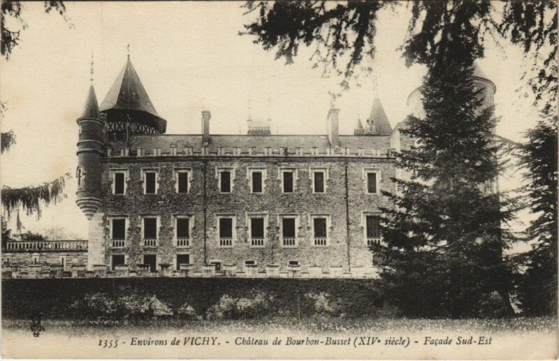 Carte postale ancienne Busset Chateau de Bourbon-Busset à Busset