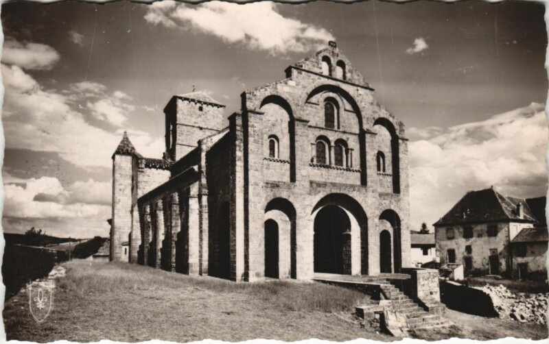 Carte postale ancienne Chatel-Montagne Eglise Romane